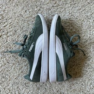 Puma Suede Classic Tennis Shoes Women 6 Green worn a few times